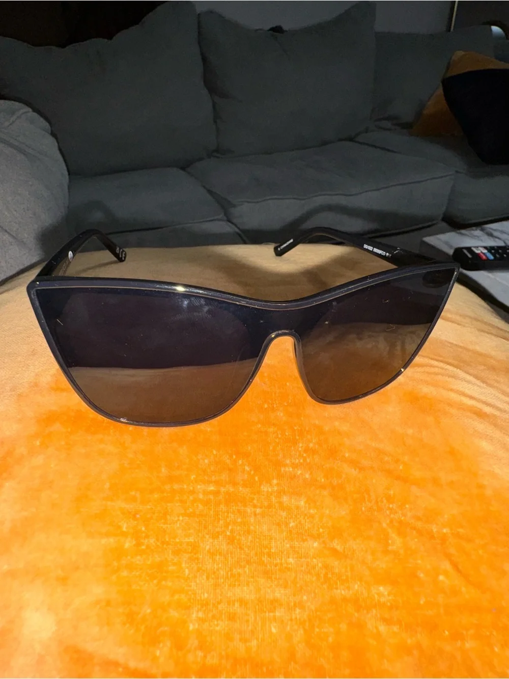 Classic Oversized Frye & Co Black Sunglasses DG1200